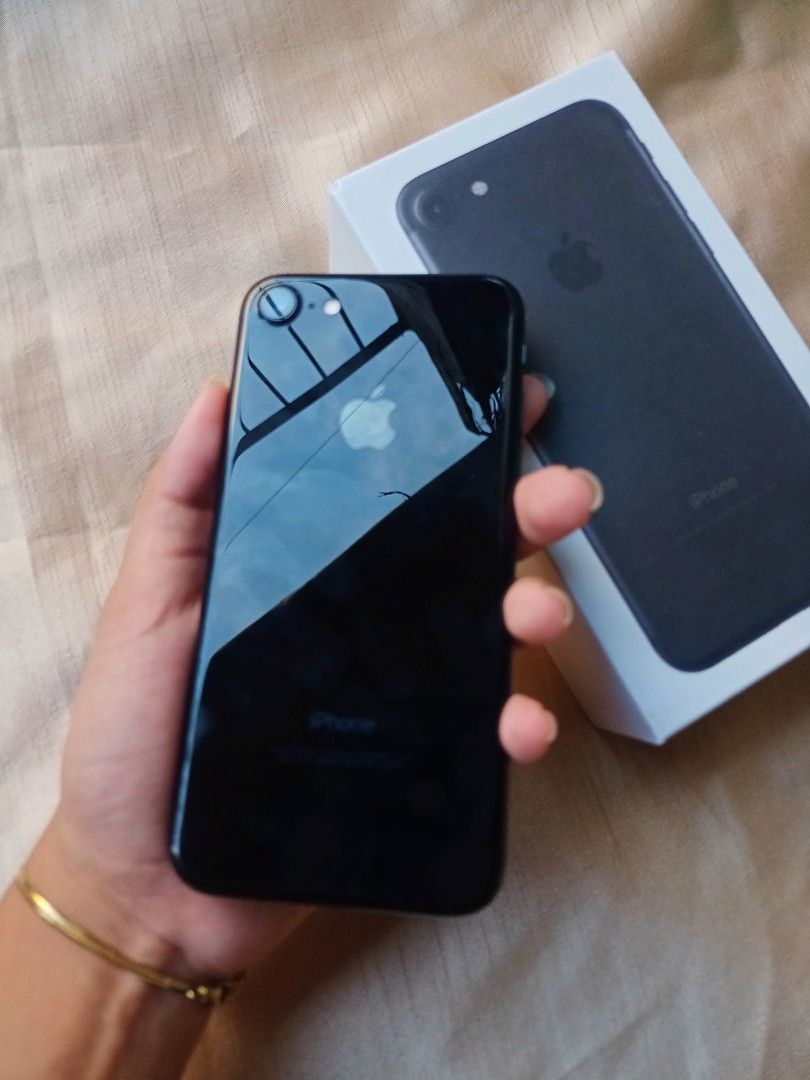 Iphone 7 — 256 gb openline (Category: iPhone 7 Series) located in San Fernando. Submitted by navarrosherilyn (Listing ID 1261391230, Image 2). Description: RUSH! slightly nego with cord and box.