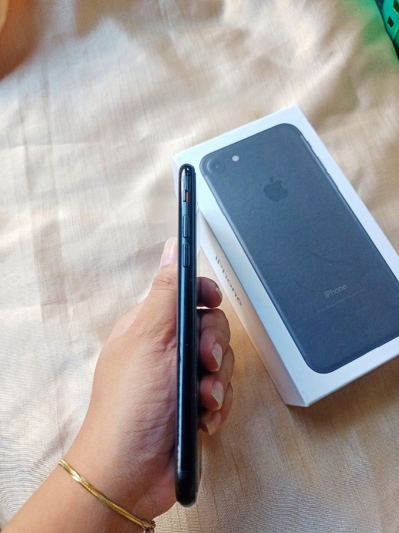 Iphone 7 — 256 gb openline (Category: iPhone 7 Series) located in San Fernando. Submitted by navarrosherilyn (Listing ID 1261391230, Image 3). Description: RUSH! slightly nego with cord and box.