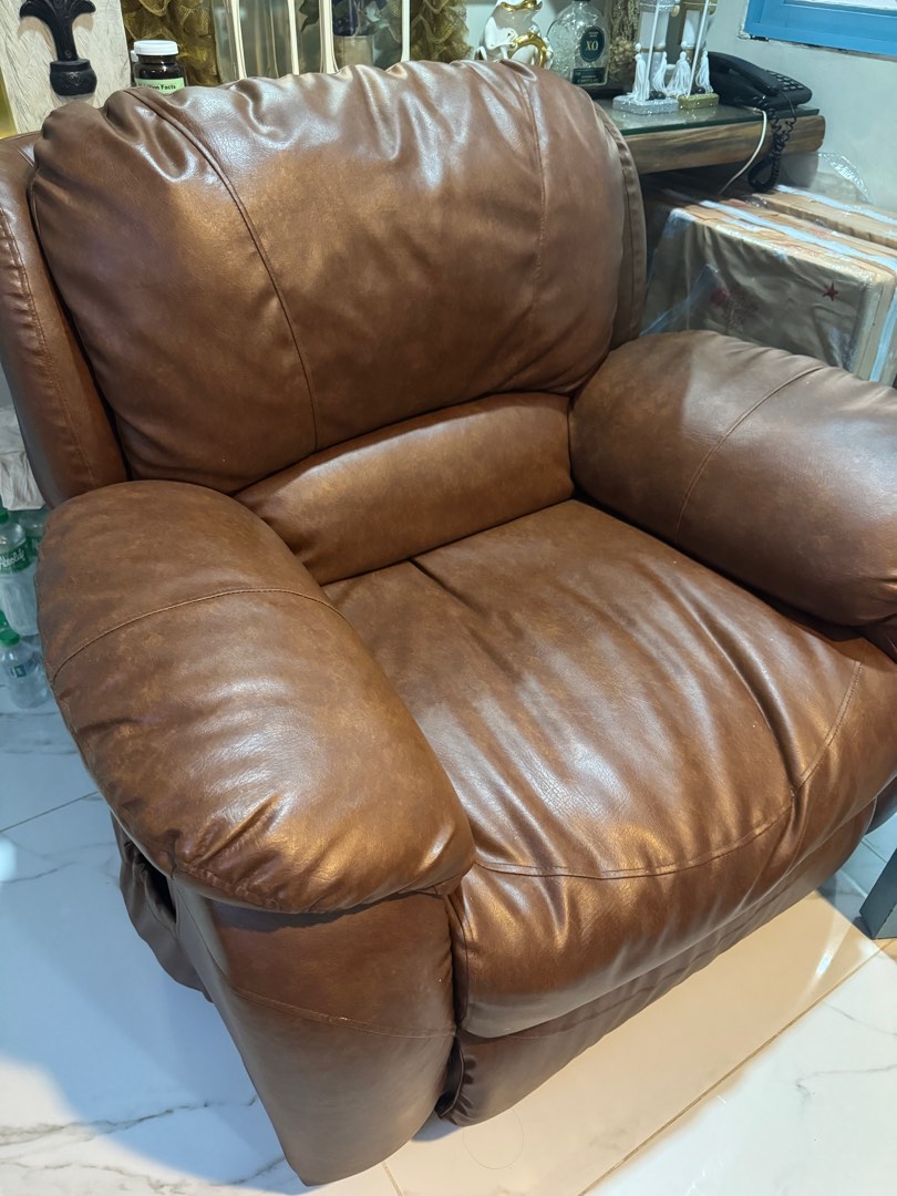 Lazy boy, Furniture & Home Living, Furniture, Sofas on Carousell