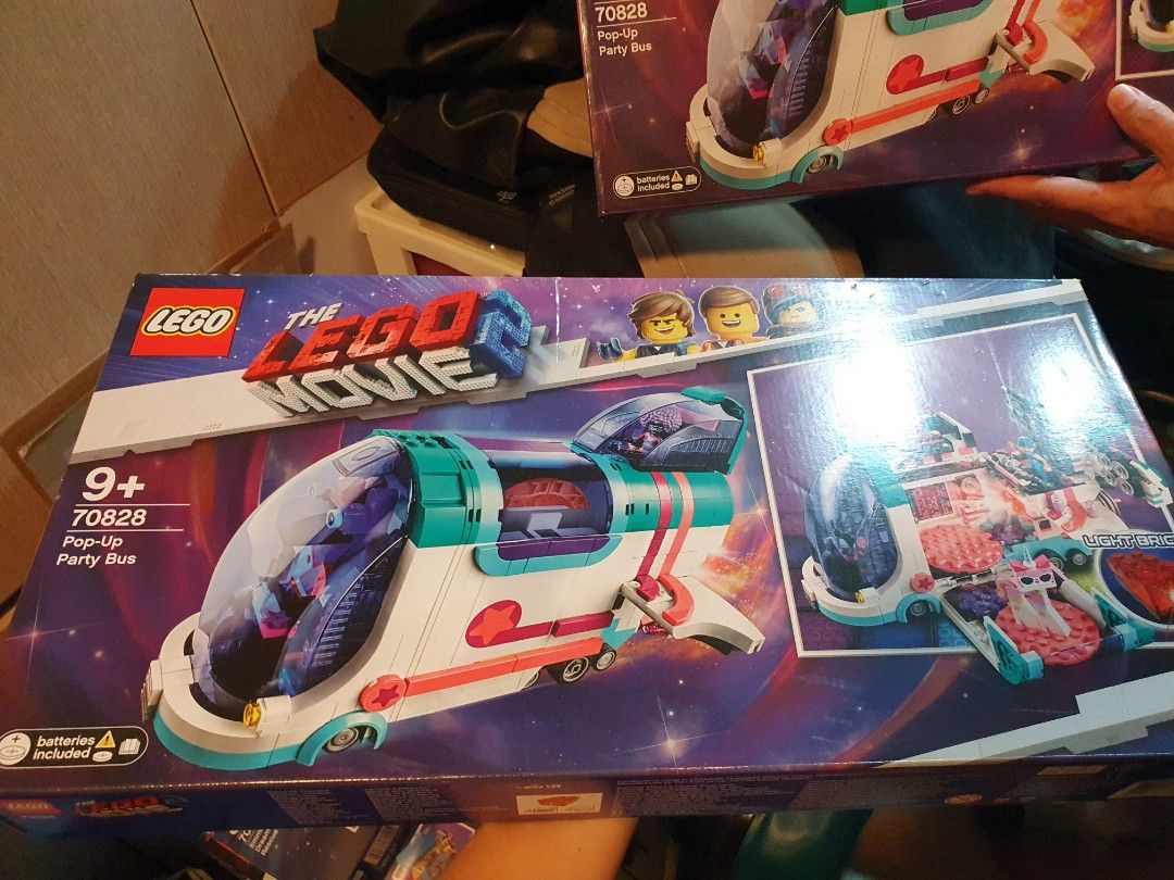 Pop up party hotsell bus lego movie 2