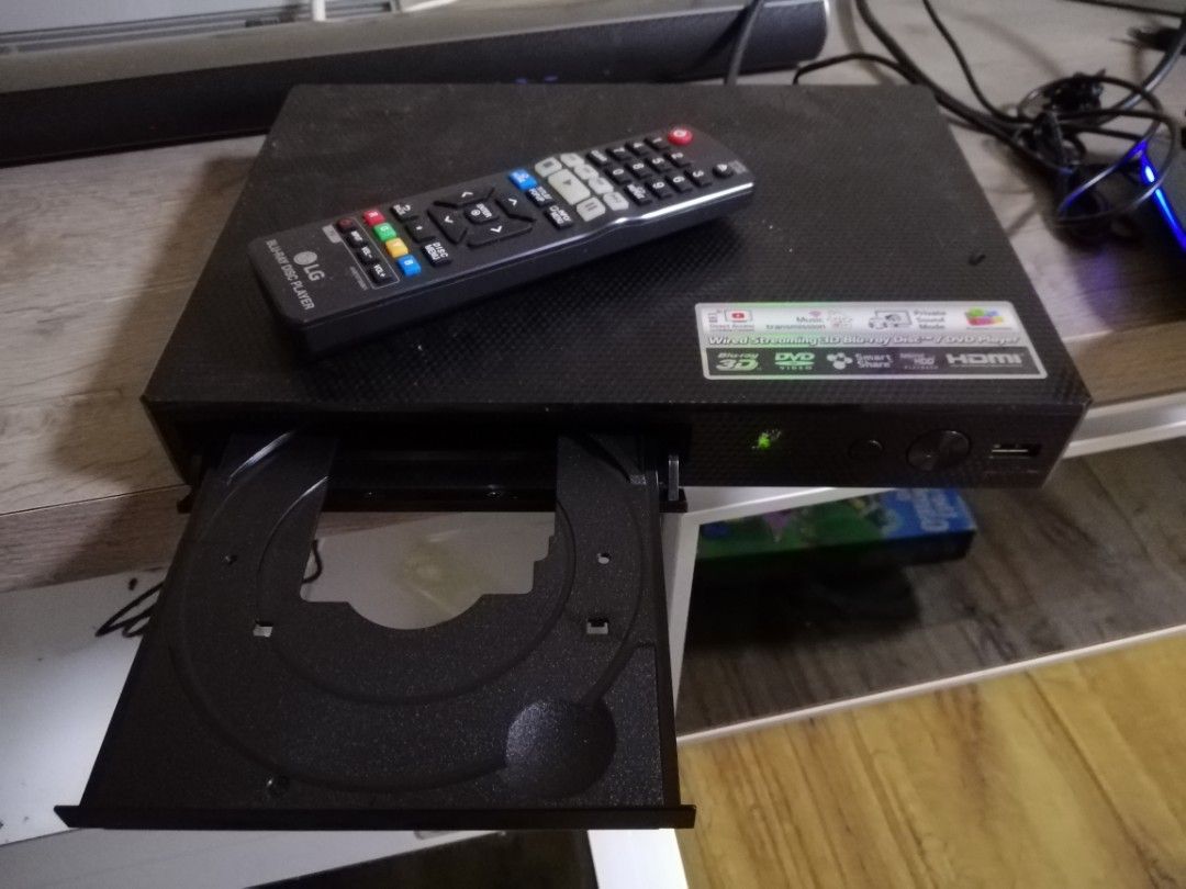 LG Bluray DVD Player with remote, TV & Home Appliances, TV