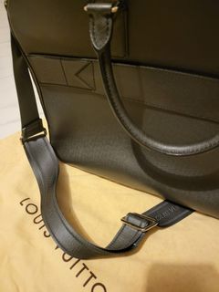 Louis Vuitton S Lock Messenger Crossbody Messenger Bag • Monogram