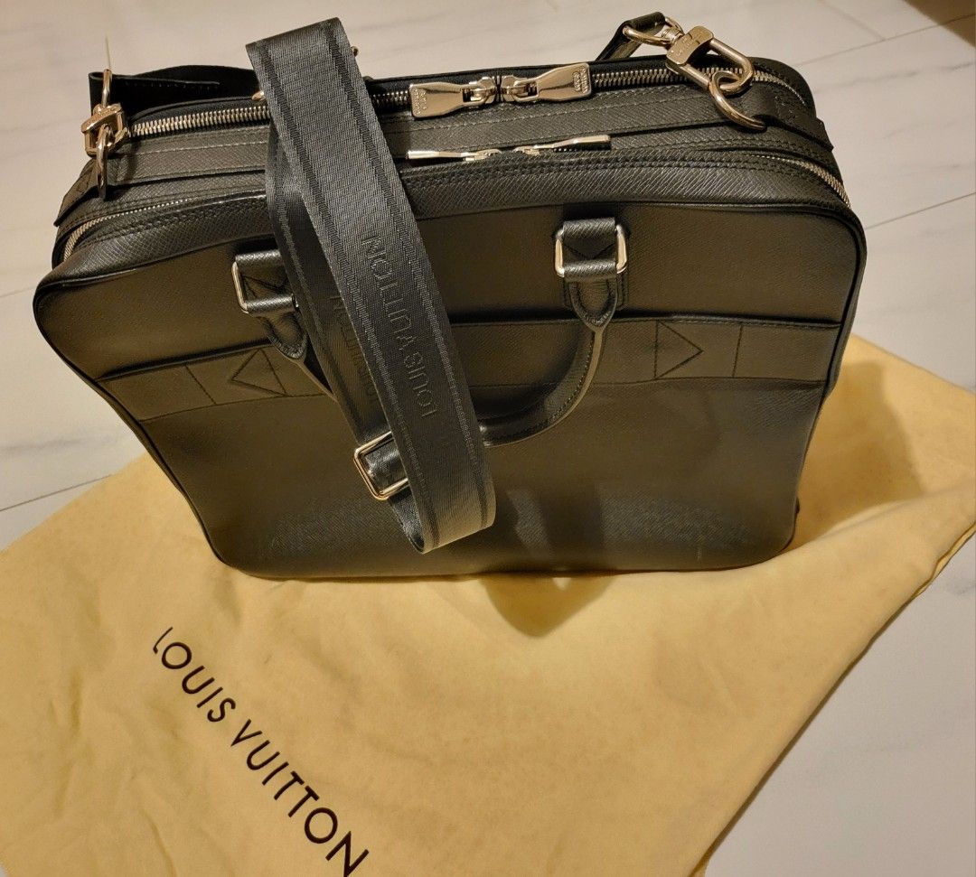 Louis Vuitton document bag - Porte Documents Voyage PM, Men's Fashion,  Bags, Briefcases on Carousell