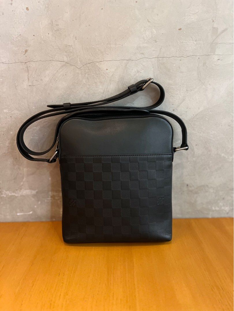 Louis Vuitton District Pochette Damier Infini Leather Black 2085731