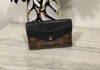 Louis Vuitton manhattan GM, Luxury, Bags & Wallets on Carousell