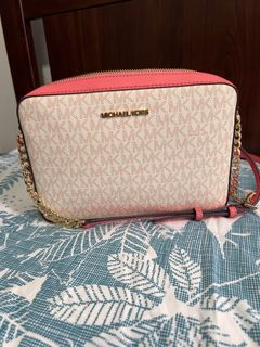 Michael Kors Greenwich Medium Bucket Bag in Luggage/Citrus, Women's  Fashion, Bags & Wallets, Purses & Pouches on Carousell