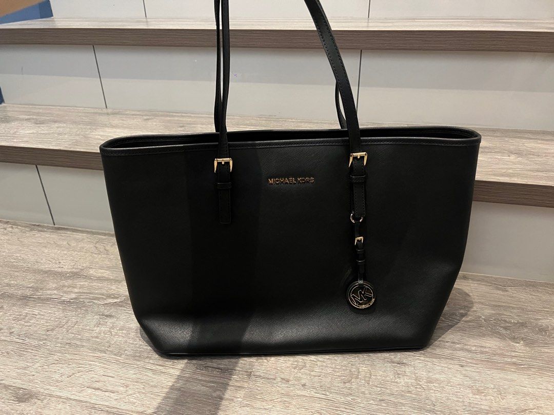 MICHAEL KORS CHARLOTTE LARGE TOP ZIP TOTE, Luxury, Bags & Wallets on  Carousell