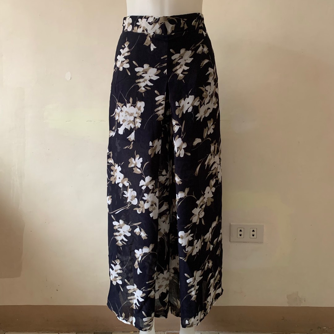 Women Sky Blue Booti Floral Tapered Pants main image 1