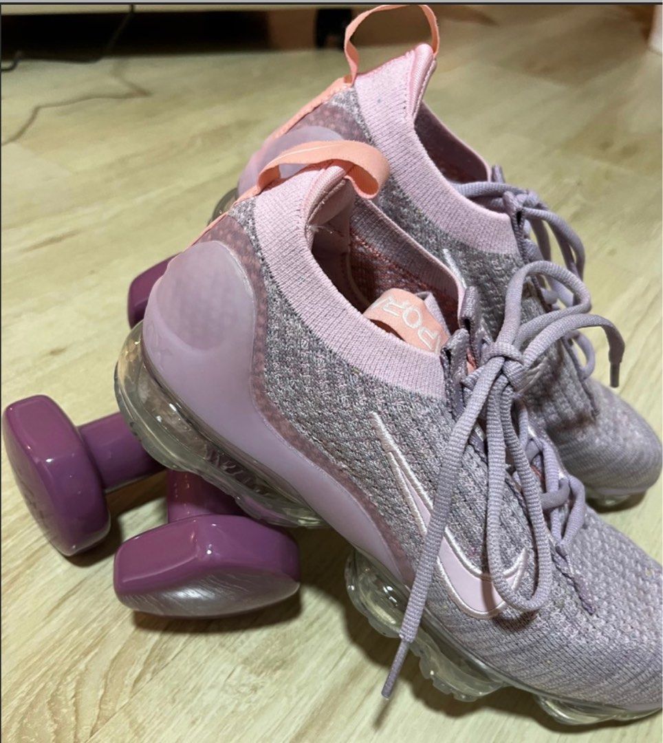 Vapormax womens discount on feet