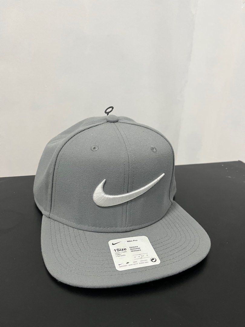 Nike sportswear top pro swoosh
