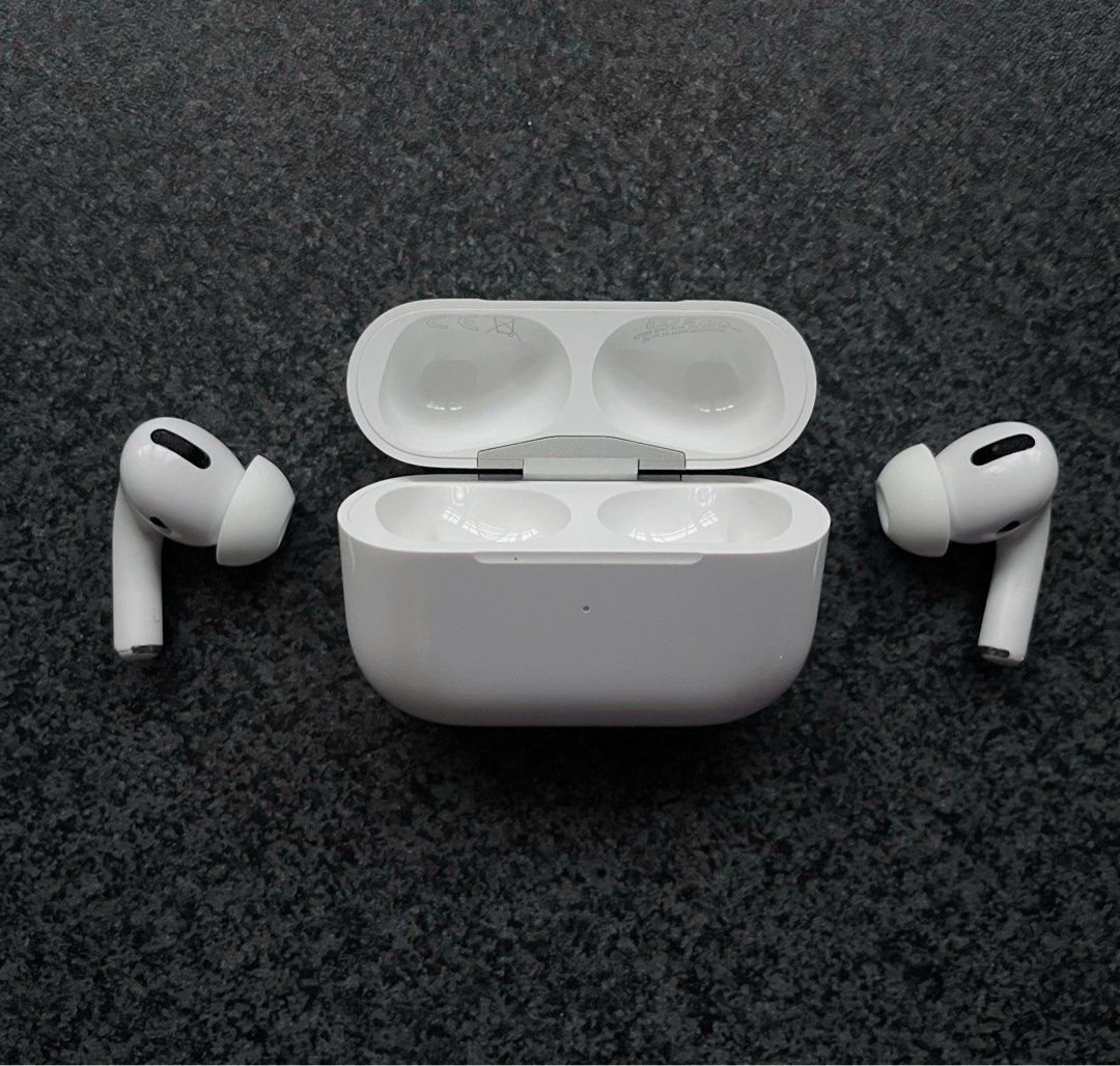Apple AirPods Pro with MagSafe Charging Case (1st Generation