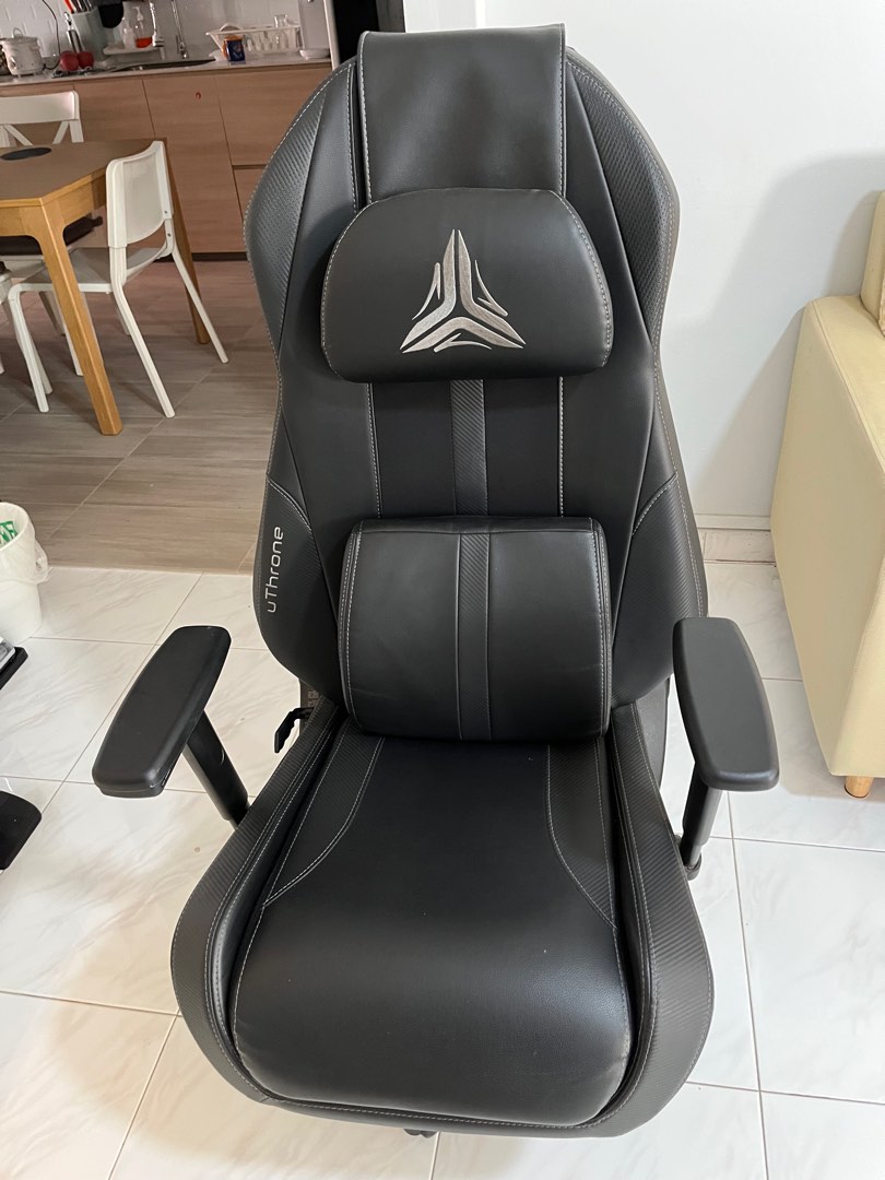 Osim gaming massage chair, Furniture & Home Living, Furniture, Chairs on Carousell
