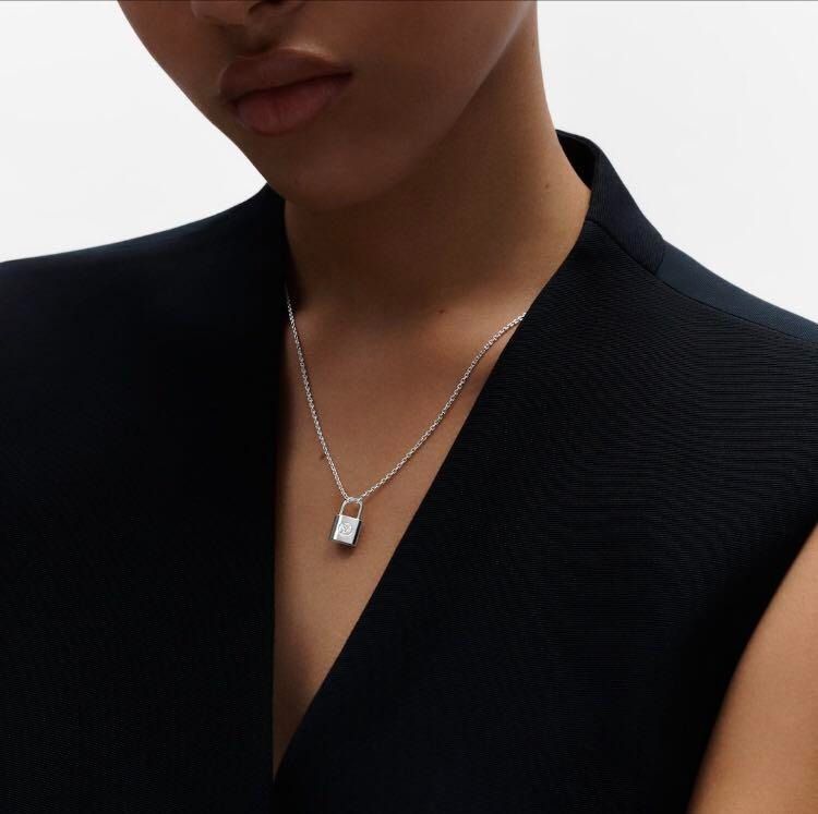 [Japan Used Necklace] Louis Vuitton Returns Ok Pandantif Silver Lockit  Unicef 9