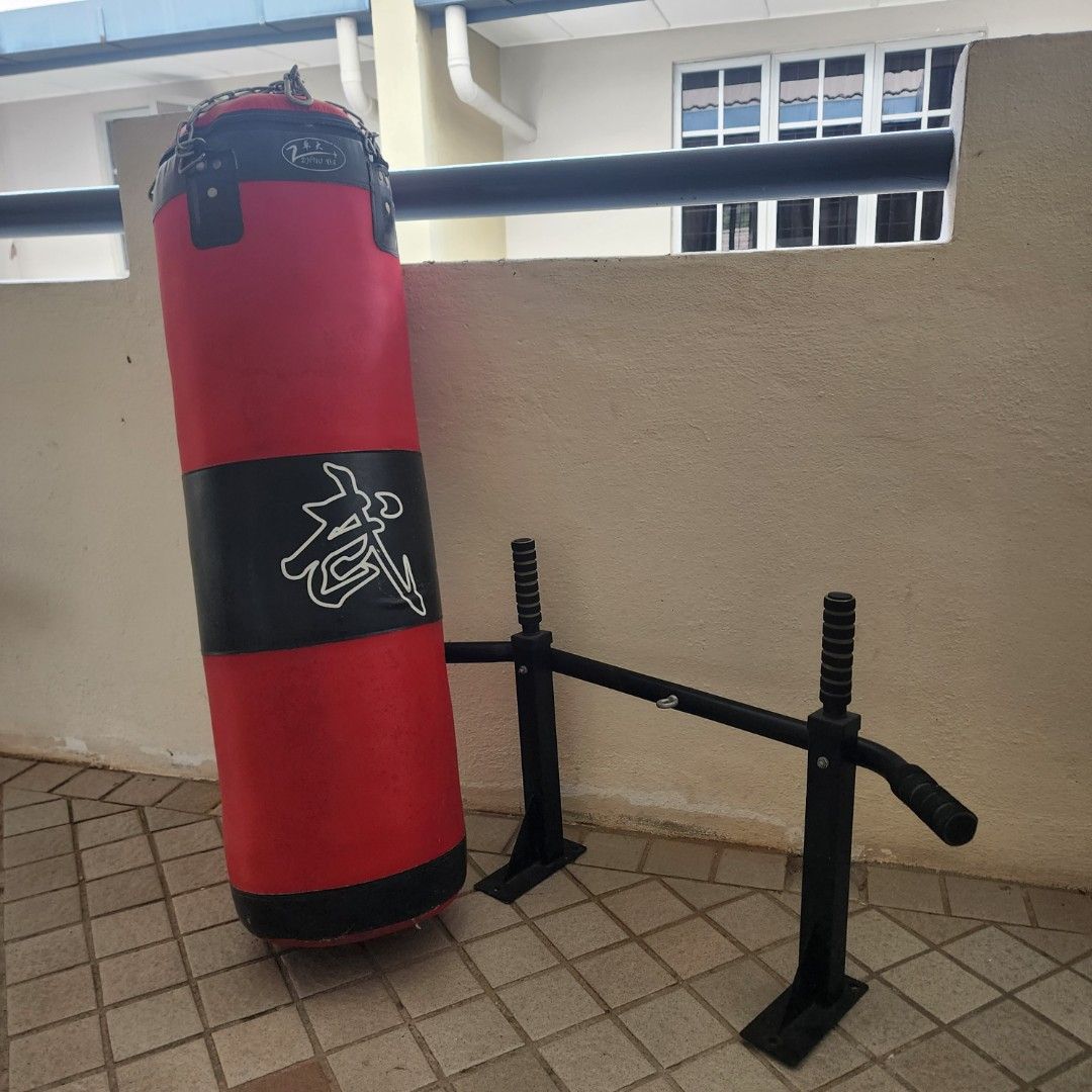 Pull up bar punching bag hot sale