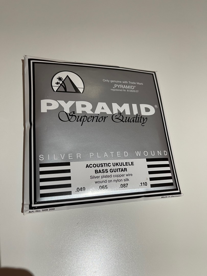 Pyramid bass deals ukulele strings