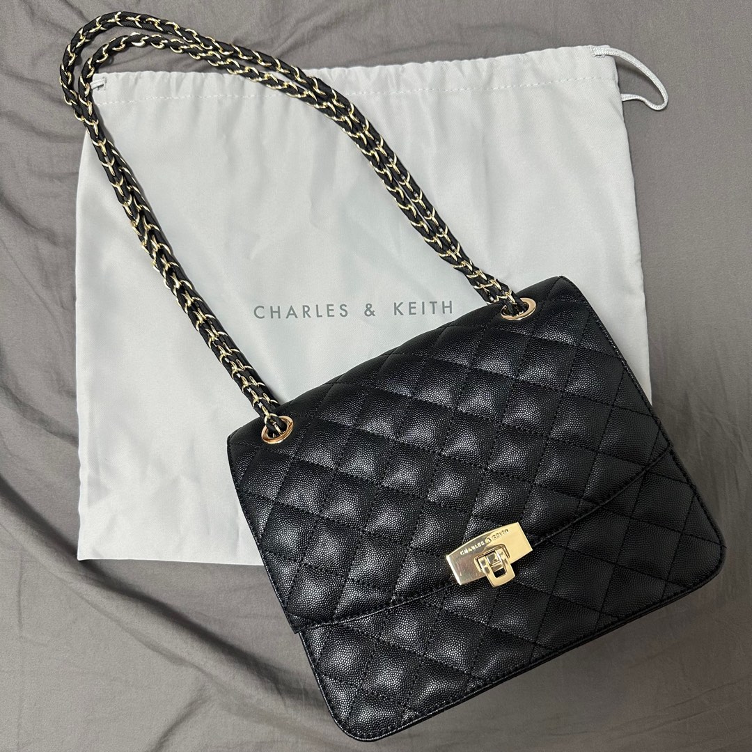 Quilted handbag on sale chain strap