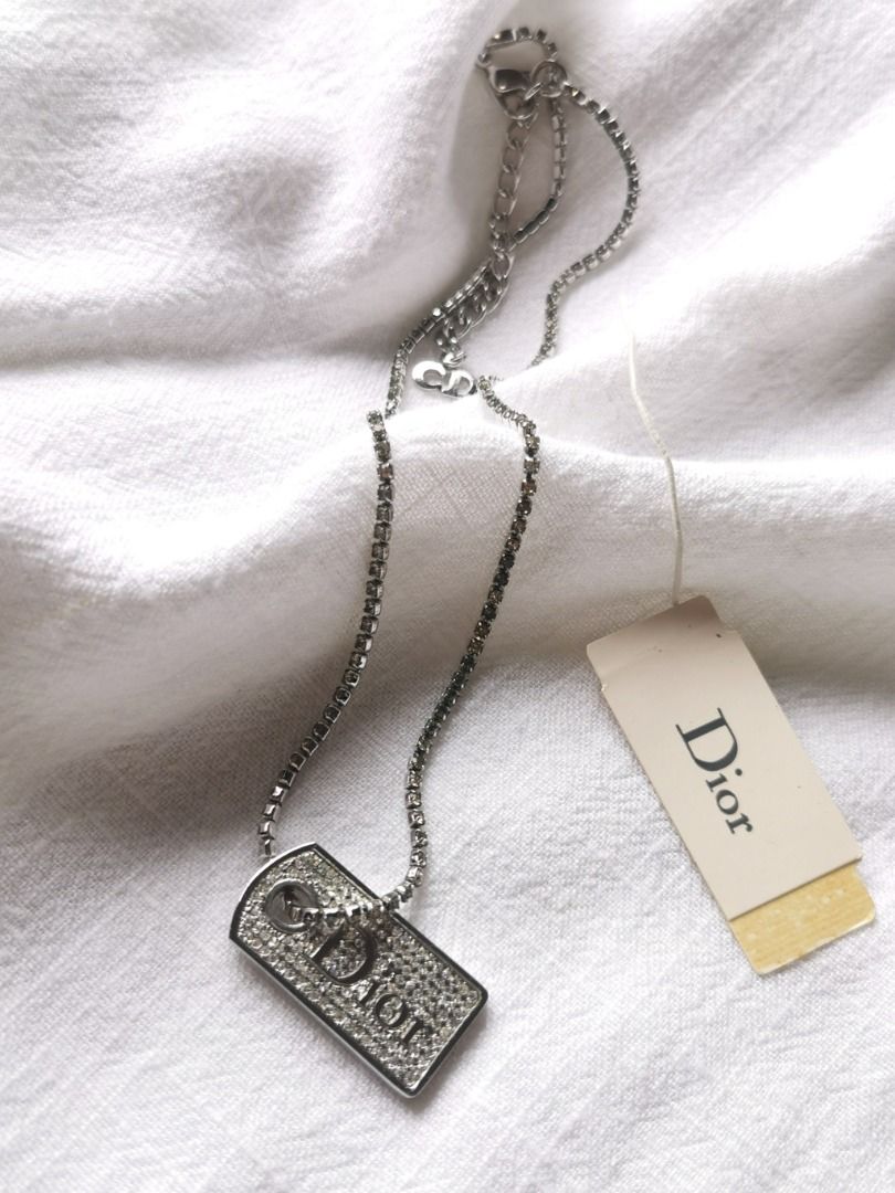 Dior pendant shop tag necklace