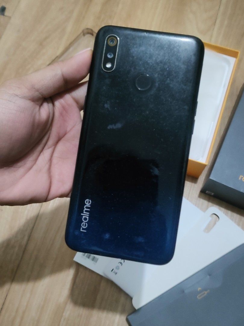Realme 3 (Category: Realme) located in Pasig City. Submitted by igustnik (Listing ID 1261436444, Image 1). Description: LADY- OWNED MINOR SCRATCHES ON SIDES AND BACK WITH FREE TEMPERED GLASS WITH BOX NO CHARGER 100% WORKING PERFECT PANG-BACK UP OR EXTRA PHONE PM ME FOR MORE DETAILS.