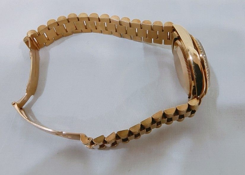 Rolex Datejust 18K Gold (Category: Luxury Watches) located in Makati City. Submitted by collincell (Listing ID 1260434977, Image 3). Description: Rolex Datejust 18K Gold 31mm - 18k Gold(Hard to find) - Fluted Bezel 18k Gold - Presidential Bracelet 18K Gold - Fluted Bezel 18K Gold and Presidential bracelet is more exensive rolex option - Condition 9.9/10(Brand new condition) - Local AD - "first come first served" - Meet ups: Makati area.