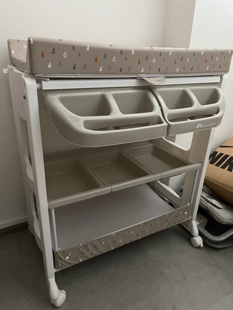 Selling bebeconfort dolphy 5 in 1 baby bath & changing unit warm grey