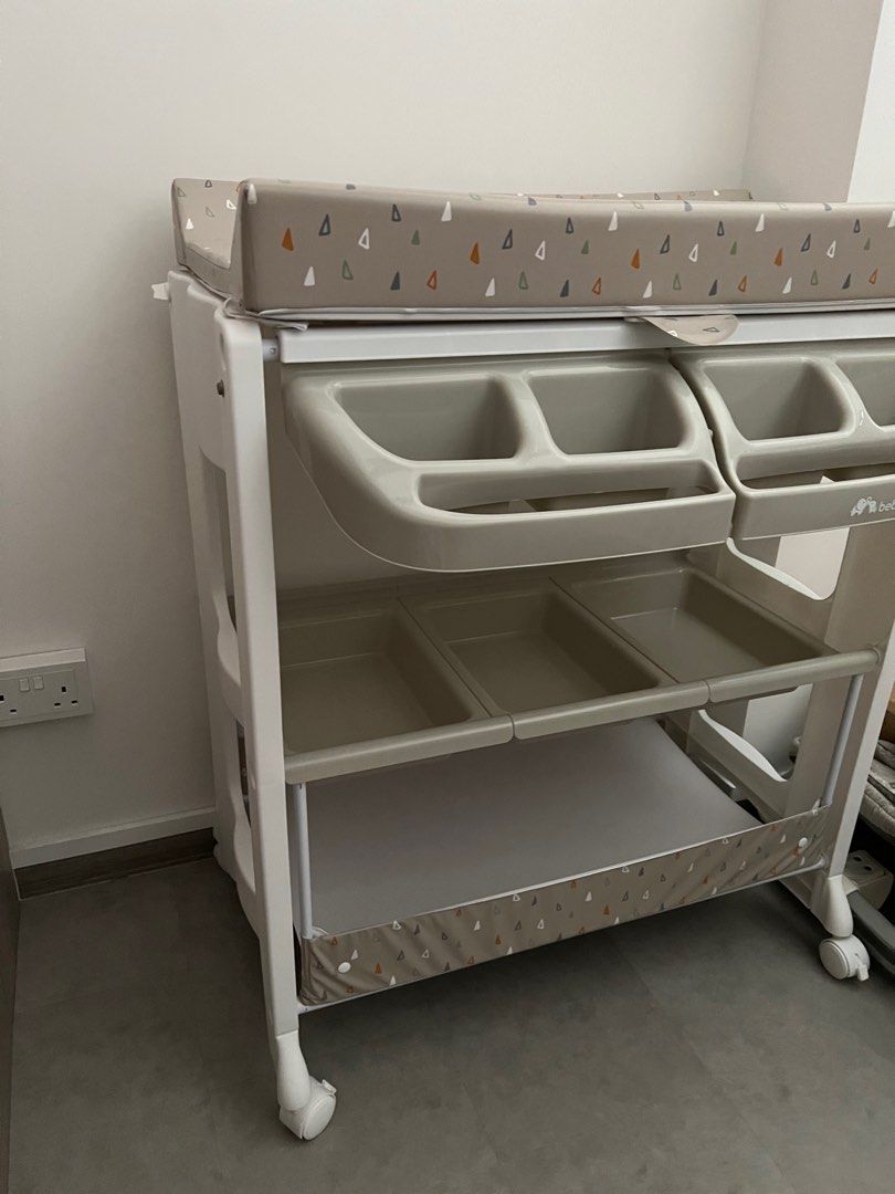 Selling bebeconfort dolphy 5 in 1 baby bath & changing unit warm grey