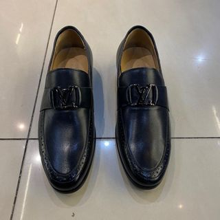 Jual Sepatu LV ORI second di lapak Laziest V