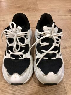 (Category: ) located in . Submitted by az_wardrobe (Listing ID 1261459734, Image 1). Description: .