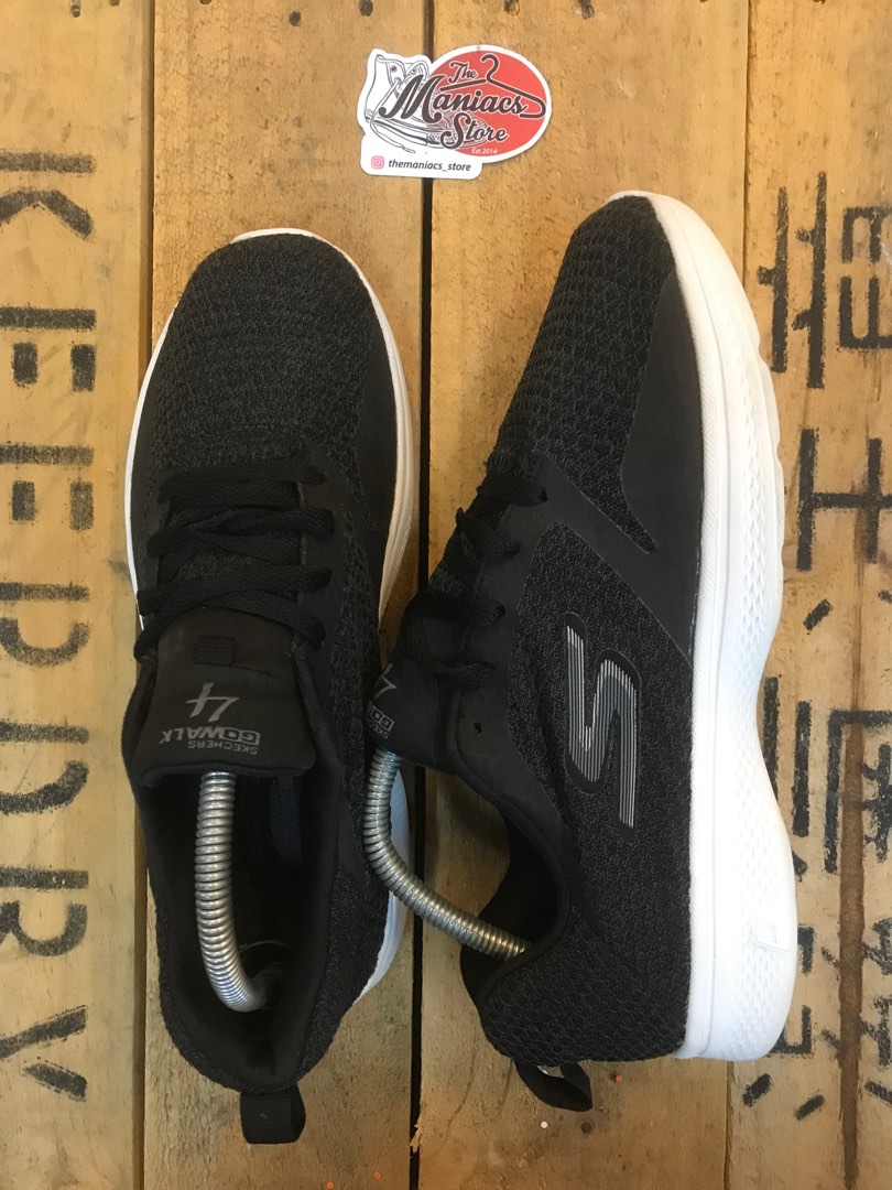 Skechers deals h size