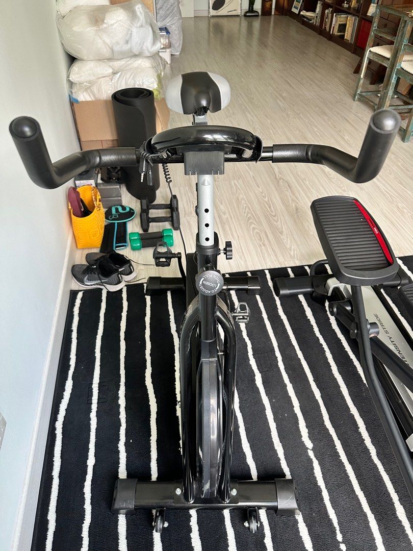 Spin bike with hotsell clip in pedals