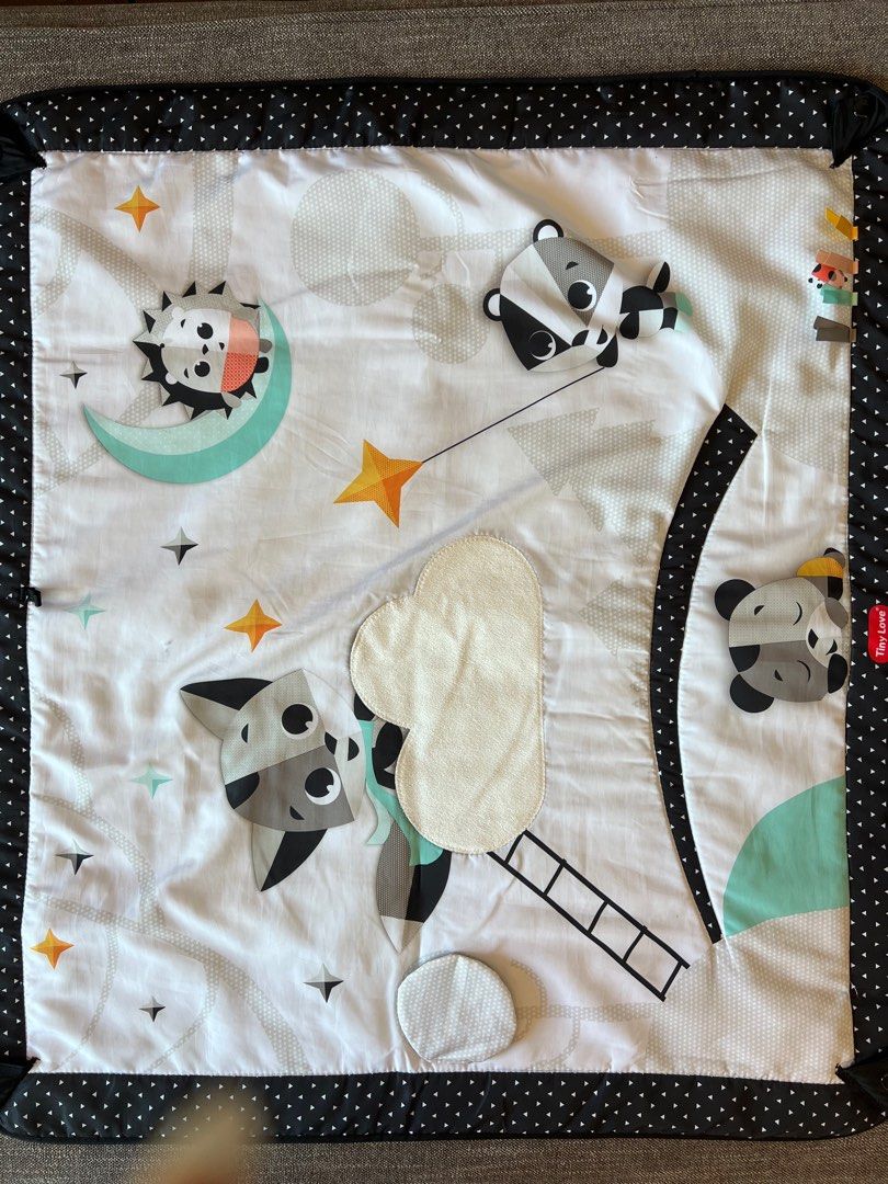 Tiny Love Magical Tales Black & White Super Mat