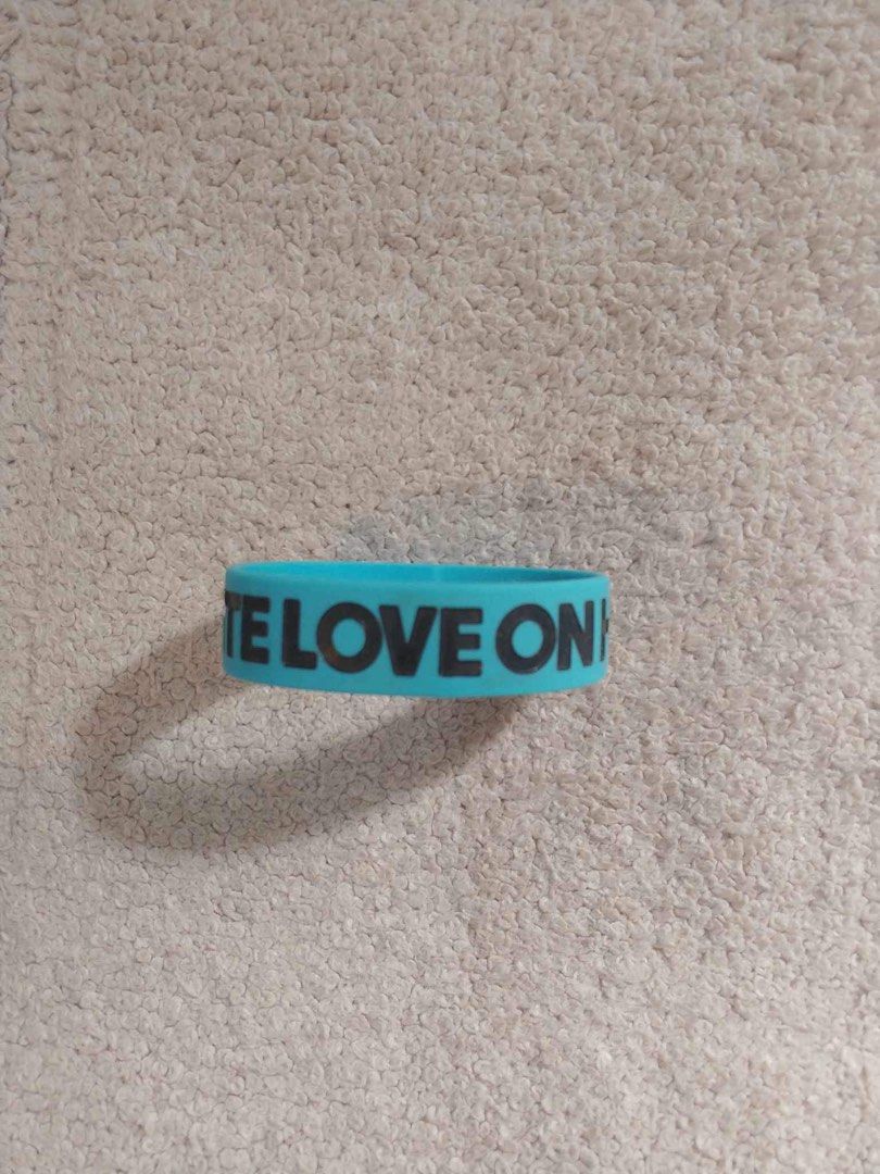To write love shop on her arms bracelet