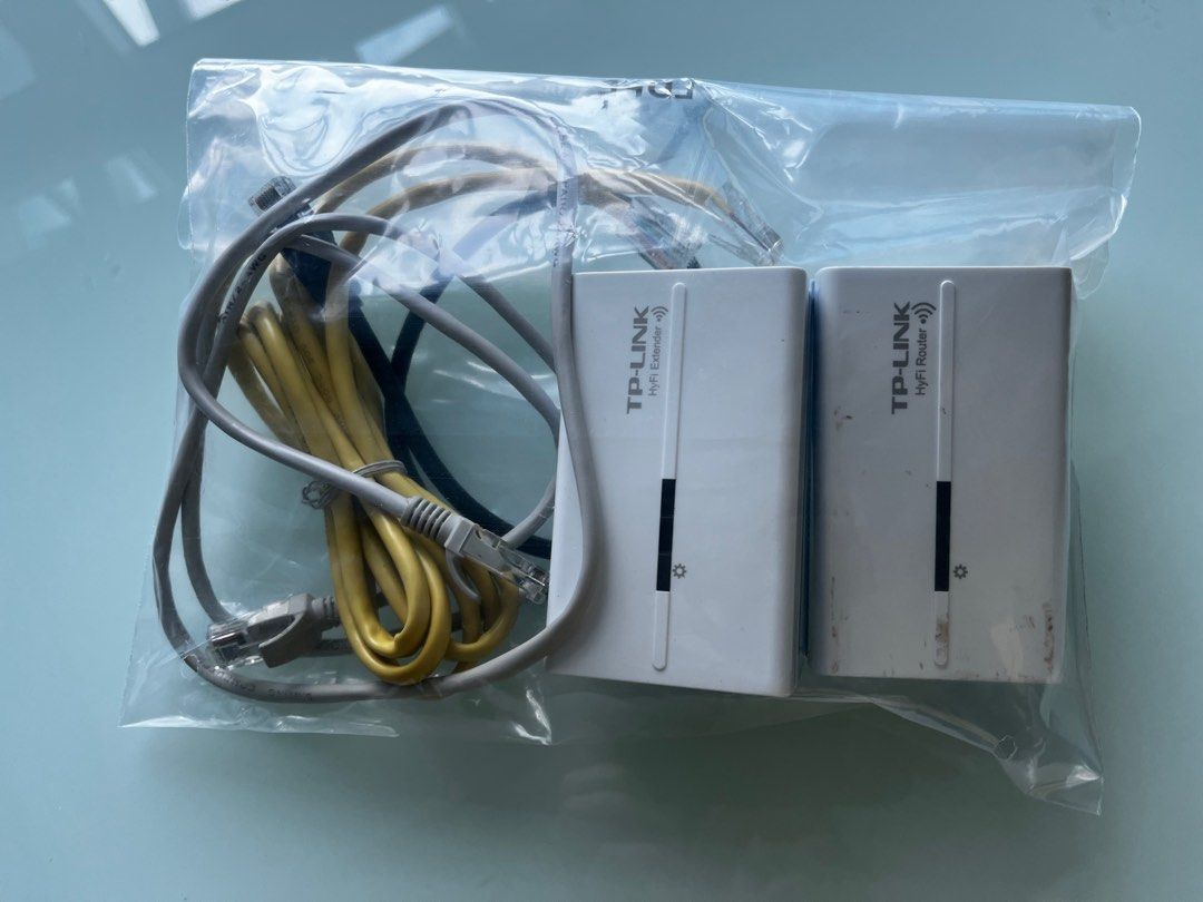 TP-Link Router and Extension (Category: Networking) located in Taguig. Submitted by tepperseller (Listing ID 1261331837, Image 1). Description: .