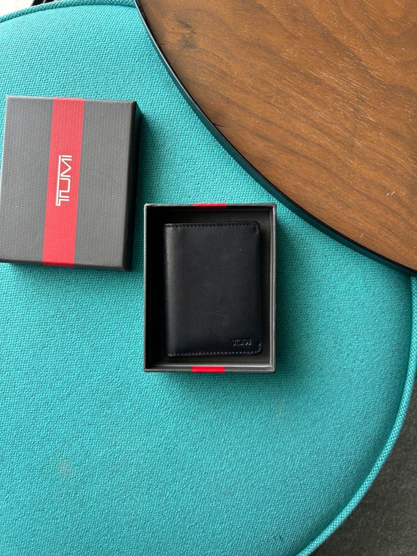 Tumi nassau gusseted card store case