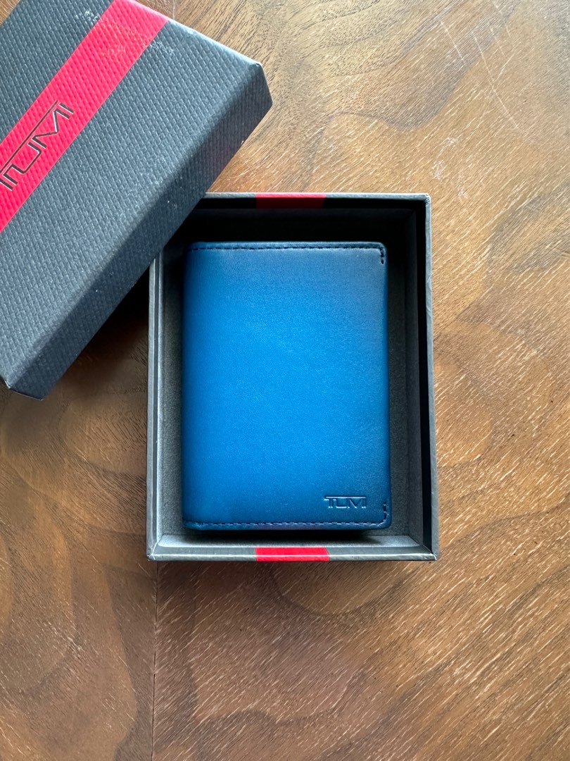 Tumi nassau sale gusseted card case