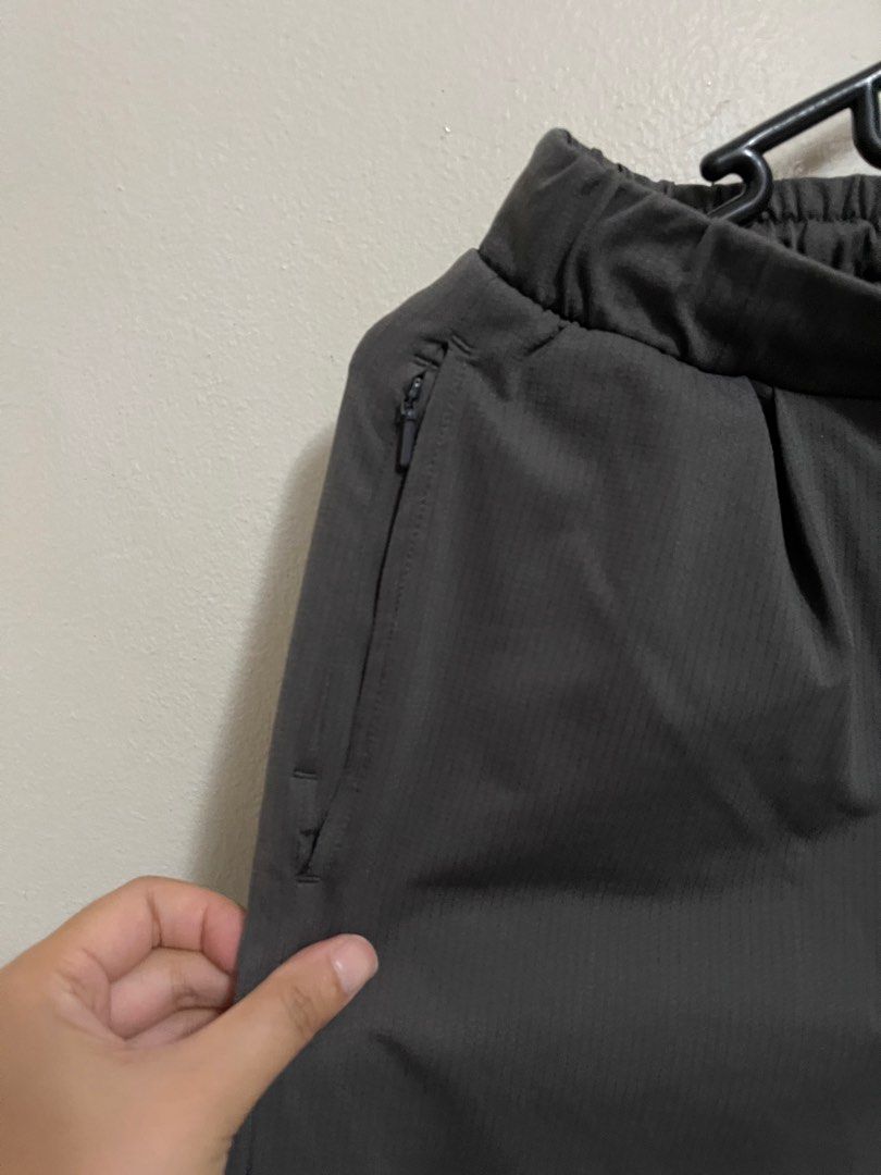 Uniqlo Dry Stretch Joggers (Category: Other Bottoms) located in Valenzuela. Submitted by cheerios09 (Listing ID 1261353790, Image 2). Description: Size small, color gray Used a couple of times only Bdo/gcash Shipping via ggx starts at 80 metro manila.