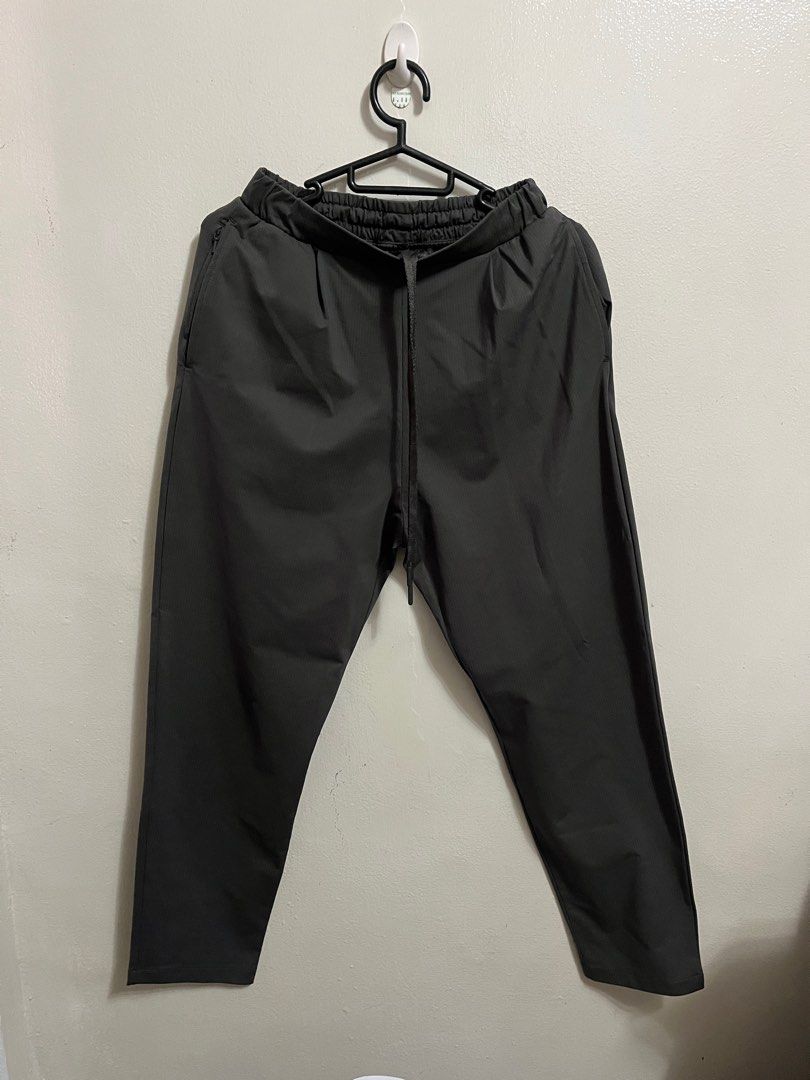 Uniqlo Dry Stretch Joggers (Category: Other Bottoms) located in Valenzuela. Submitted by cheerios09 (Listing ID 1261353790, Image 1). Description: Size small, color gray Used a couple of times only Bdo/gcash Shipping via ggx starts at 80 metro manila.