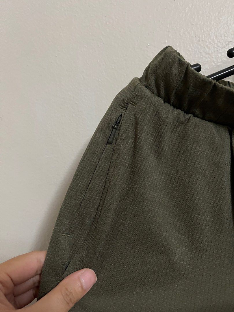 Uniqlo Dry Stretch Joggers (Category: Other Bottoms) located in Valenzuela. Submitted by cheerios09 (Listing ID 1261353891, Image 2). Description: Size small, color green Used a couple of times only Bdo/gcash Shipping via ggx starts at 80 metro manila.