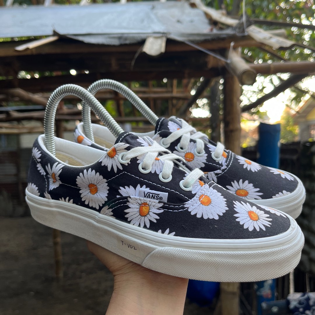 Vans era discount big daisies