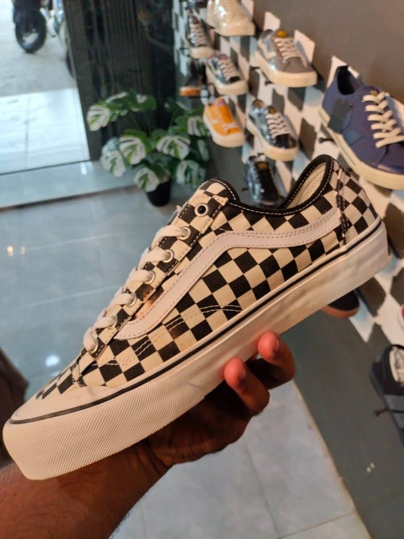 Vans 36 store decon checkerboard