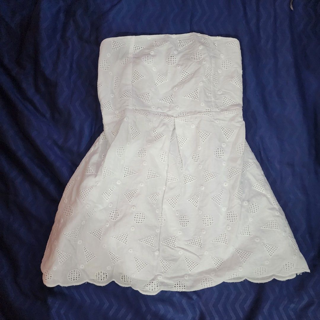 WHITE EYELET TUBE TOP, Women's Fashion, Tops, Others Tops on Carousell