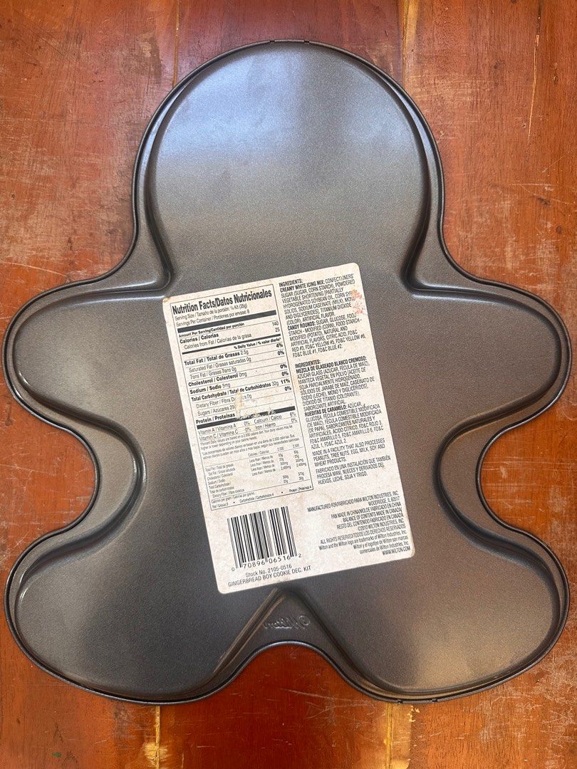 Wilton Gingerbread Man Cookie Pan (Category: Bakeware) located in Muntinlupa City. Submitted by camotepie (Listing ID 1261406056, Image 2). Description: Wilton Gingerbread Man Cookie Pan Hindi po ito nagamit. RFS: Bawas gamit MOP: GCash Shipping: Lalamove or J&T only (shouldered by the buyer) Location: Muntinlupa City.