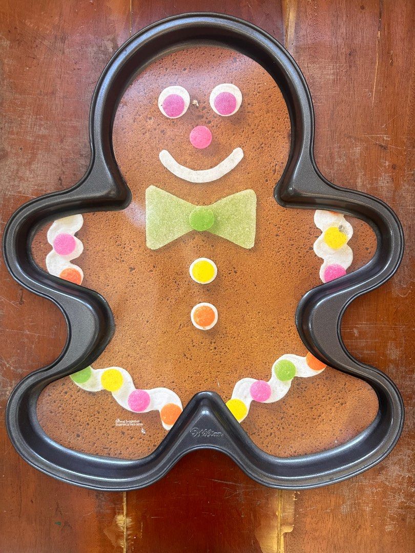 Wilton Gingerbread Man Cookie Pan (Category: Bakeware) located in Muntinlupa City. Submitted by camotepie (Listing ID 1261406056, Image 1). Description: Wilton Gingerbread Man Cookie Pan Hindi po ito nagamit. RFS: Bawas gamit MOP: GCash Shipping: Lalamove or J&T only (shouldered by the buyer) Location: Muntinlupa City.