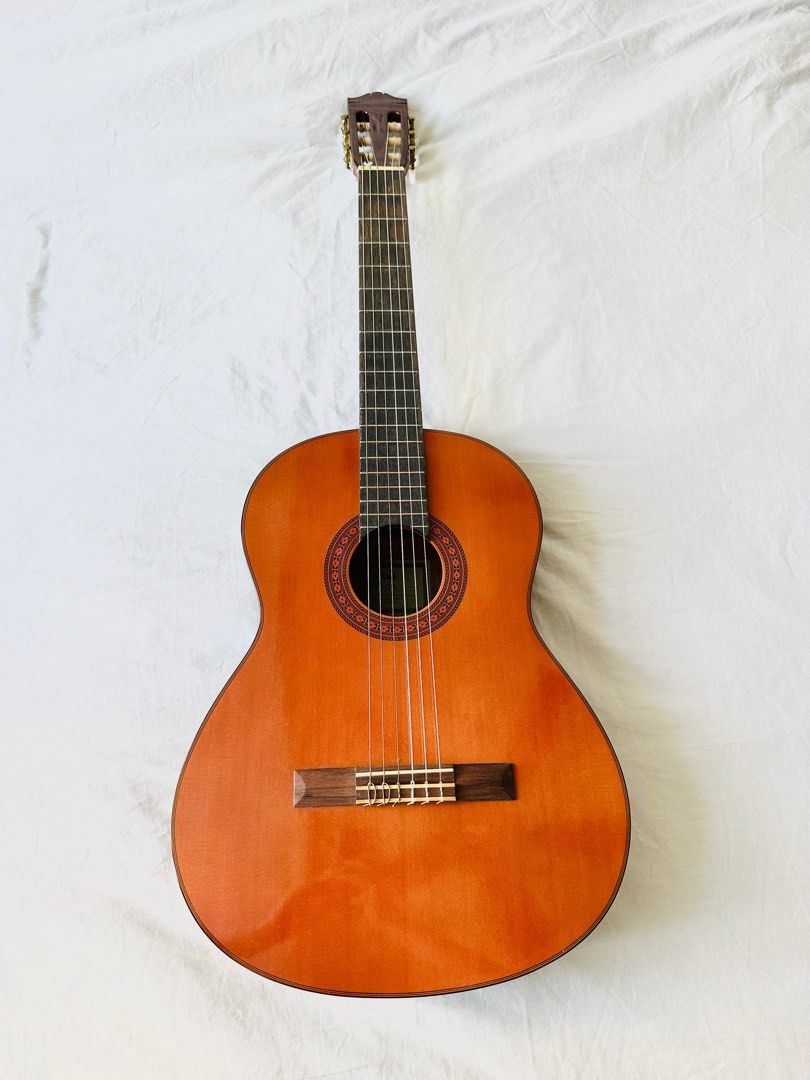 YAMAHA C70 BEGINNERS FULL SIZE CLASSICAL GUITAR