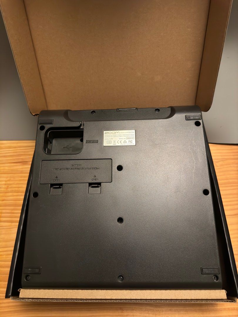 Zoom L8 mixer / audio interface, Hobbies & Toys, Music & Media, Music