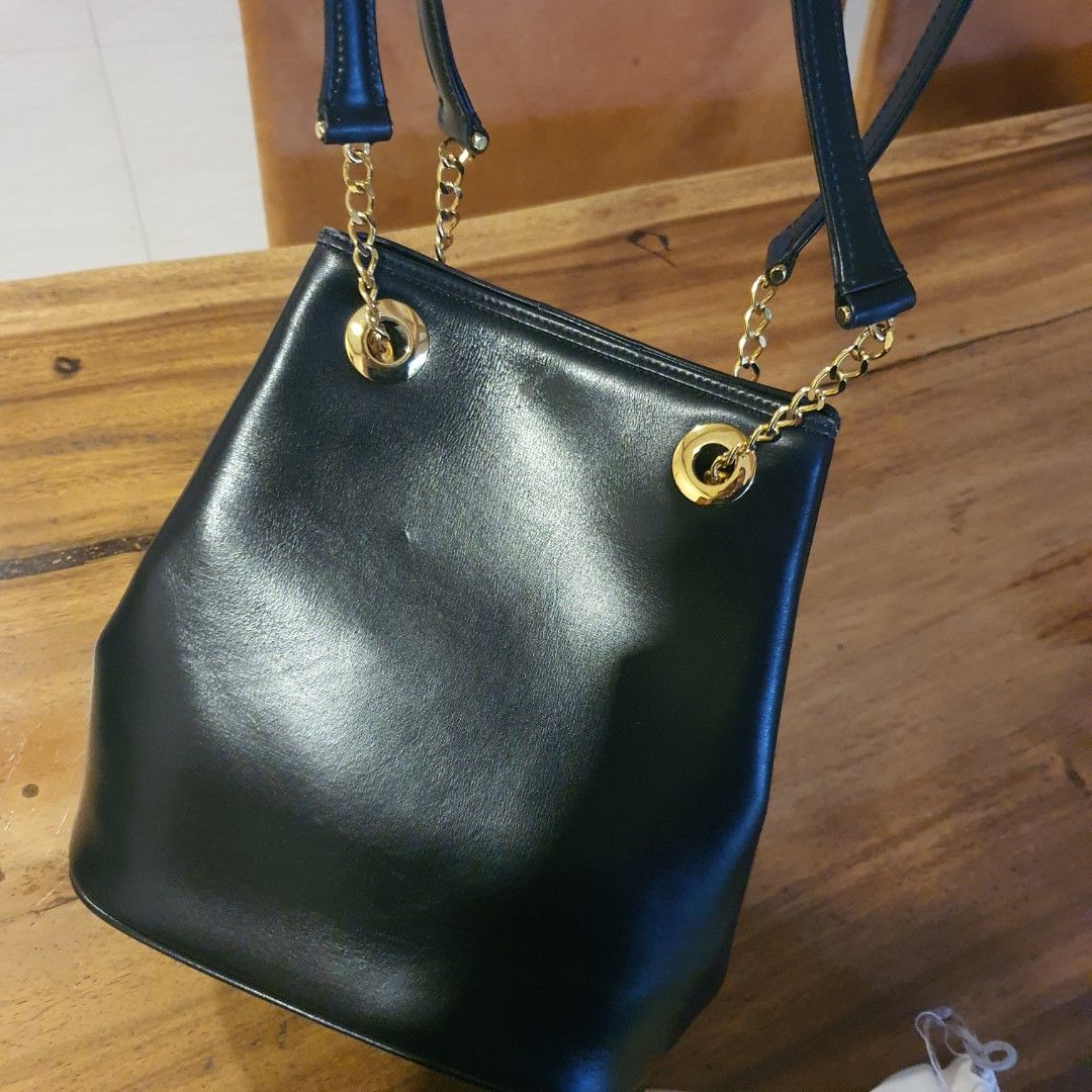 100% Authentic Bally bag (Category: Luxury Bags & Wallets) located in Las Pinas. Submitted by halo_muse (Listing ID 1261628347, Image 2). Description: 100% Authentic Vintage Bally bag excellent condition with tag and dust bag.