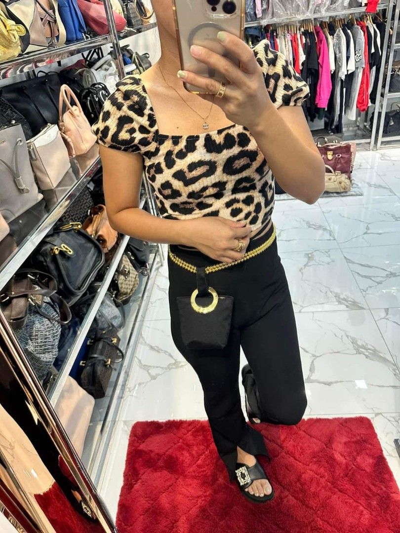 2-way Celine micro sling (Category: Luxury Bags & Wallets) located in General Santos City (Dadiangas). Submitted by braverabbit.67 (Listing ID 1261592077, Image 3). Description: 2-waY MICRO Sling superr CuTe PweDing SLing or BeltBag Ang ToTsyal diba😅🥰🤩 SyemPri ORIG💯💯 yeS LEGIT Po Authentic Pm 👉🏻📥 nalang Po.