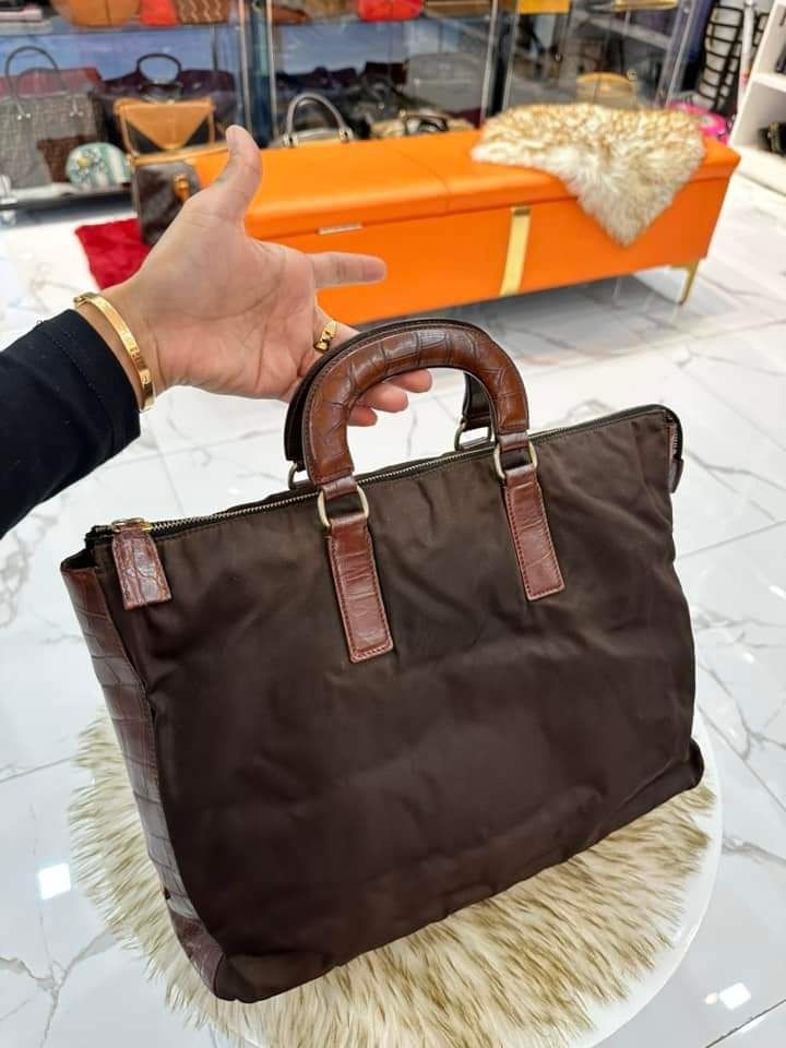 💜 PRADA LAPTOP/ TOTE/ DOCUMENT TOP HANDLED BAG (Category: Luxury Bags & Wallets) located in Lala. Submitted by mohsin0825 (Listing ID 1261629675, Image 3). Description: Prada Tessuto Handbag Tote Laptop/ Document Bag 12,990 lp plus sf Original Guaranteed 💯 Kasya laptop 15 inches Nylon and leather From Japan Rank A .