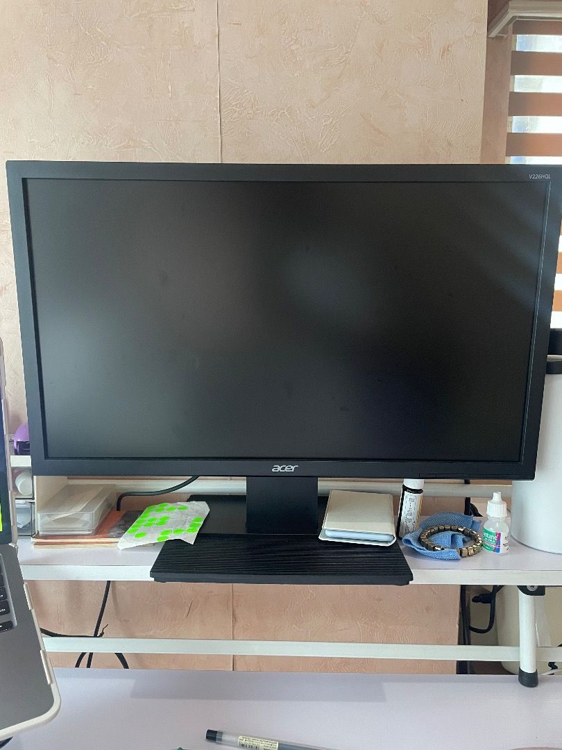 ACER 21.5 V226HQL LCD (Category: Monitor Screens) located in Caloocan City. Submitted by katcee22 (Listing ID 1261575848, Image 1). Description: Lady user for the extra monitor Decluttering - got this in 2021 for ₱7,699 Only used for WFH set-up Has VGA cord and power cord Can place HDMI/VGA and another one. Ican give as additional freebie HDMI cord but connects for Macbook Air 2016 below model. No lowballers and slightly negotiable Pick-up or mee