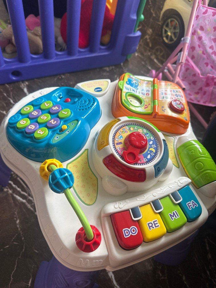 Activity Table (Category: Infant Playtime) located in Singapore. Submitted by vel99 (Listing ID 1261568709, Image 1). Description: .