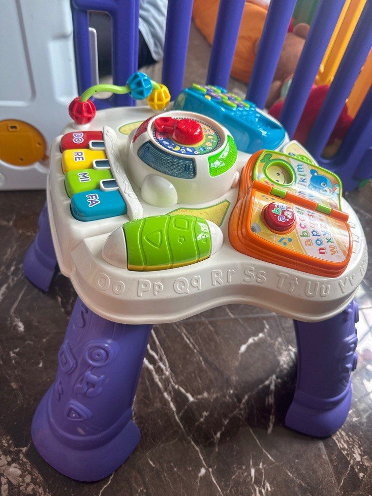 Activity Table (Category: Infant Playtime) located in Singapore. Submitted by vel99 (Listing ID 1261568709, Image 4). Description: .